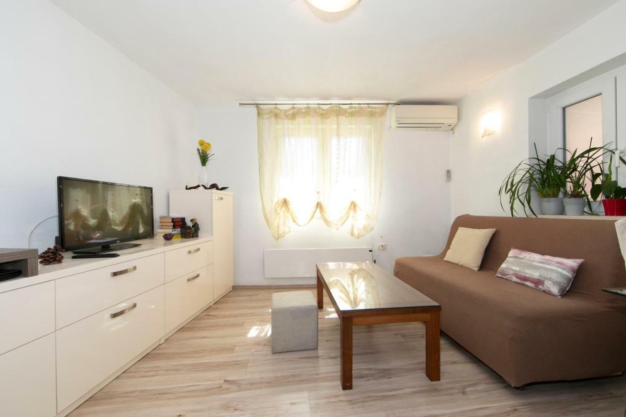 Apartmani Darinka Baška Voda Εξωτερικό φωτογραφία